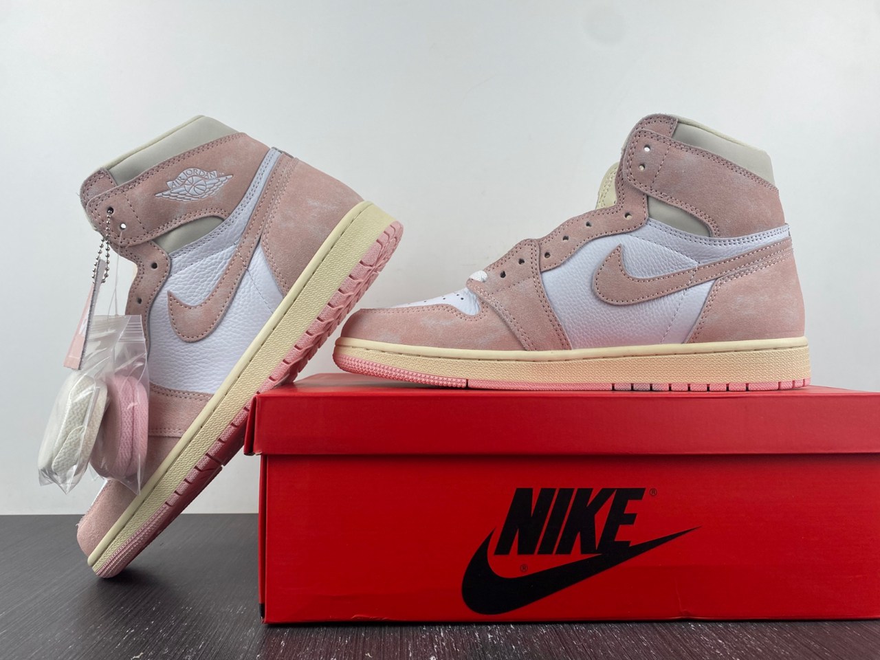 Air Jordan 1 High OG  Washed Pink FD2596-600
